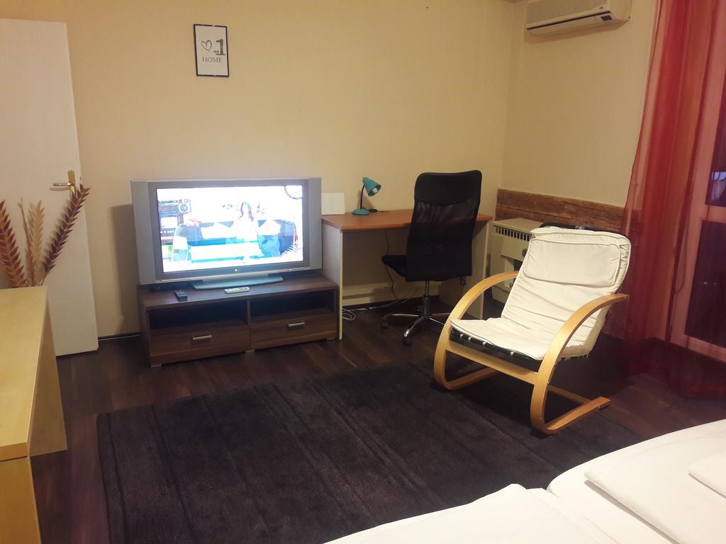 Home Apartman Debrecen Bagian luar foto